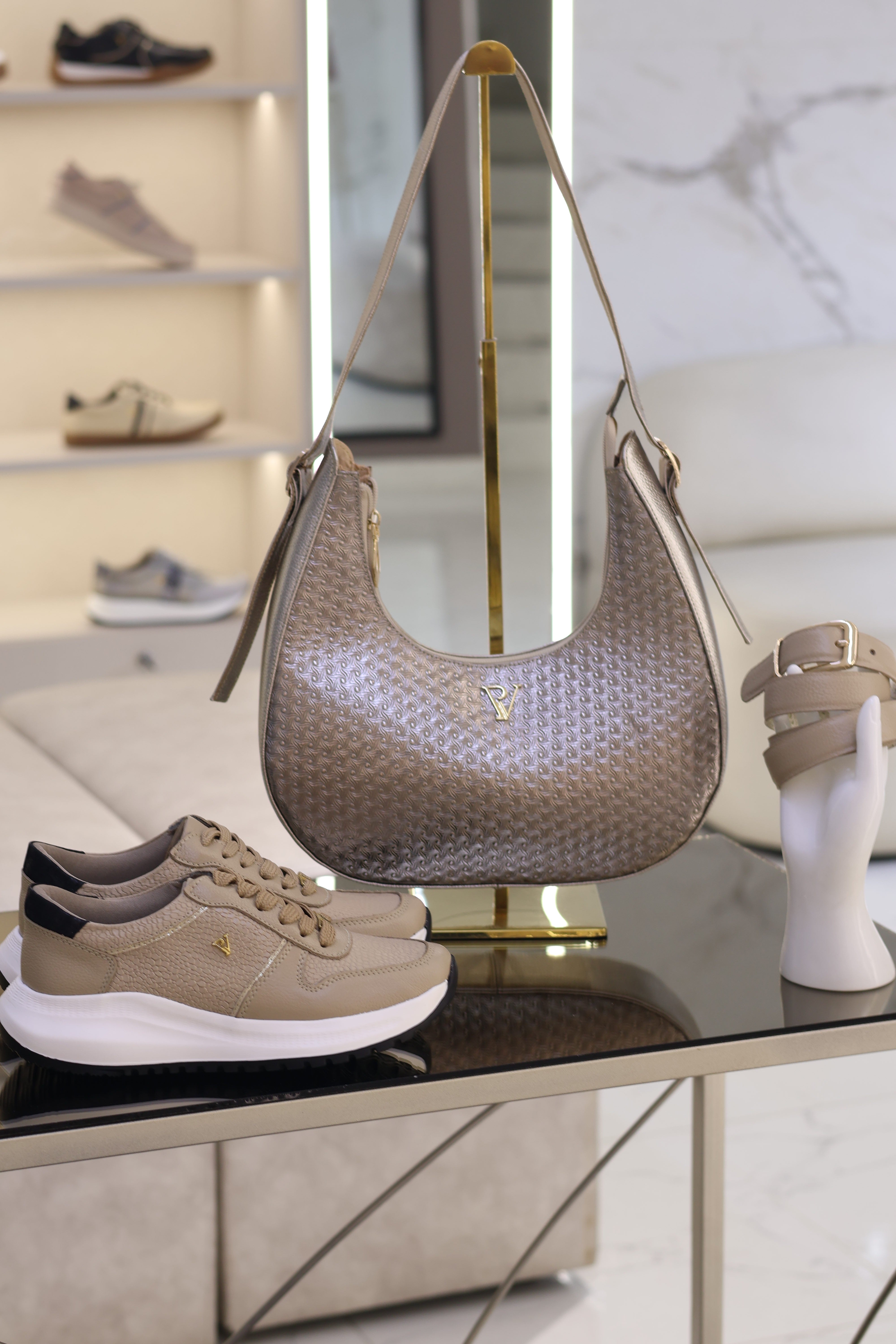 Tenis chanel taupe pandora