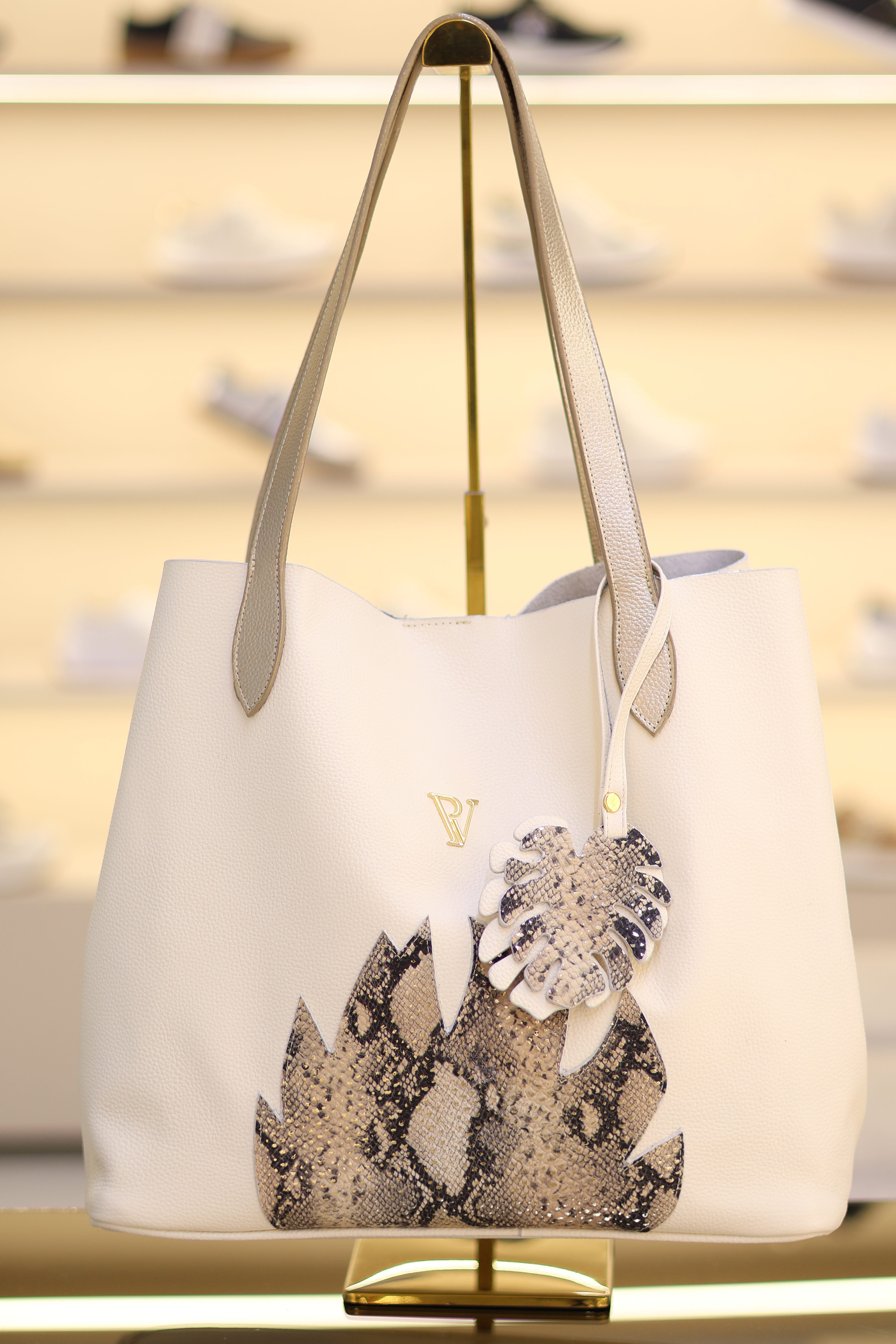 Bolso en cuero Savage Luxe
 talco