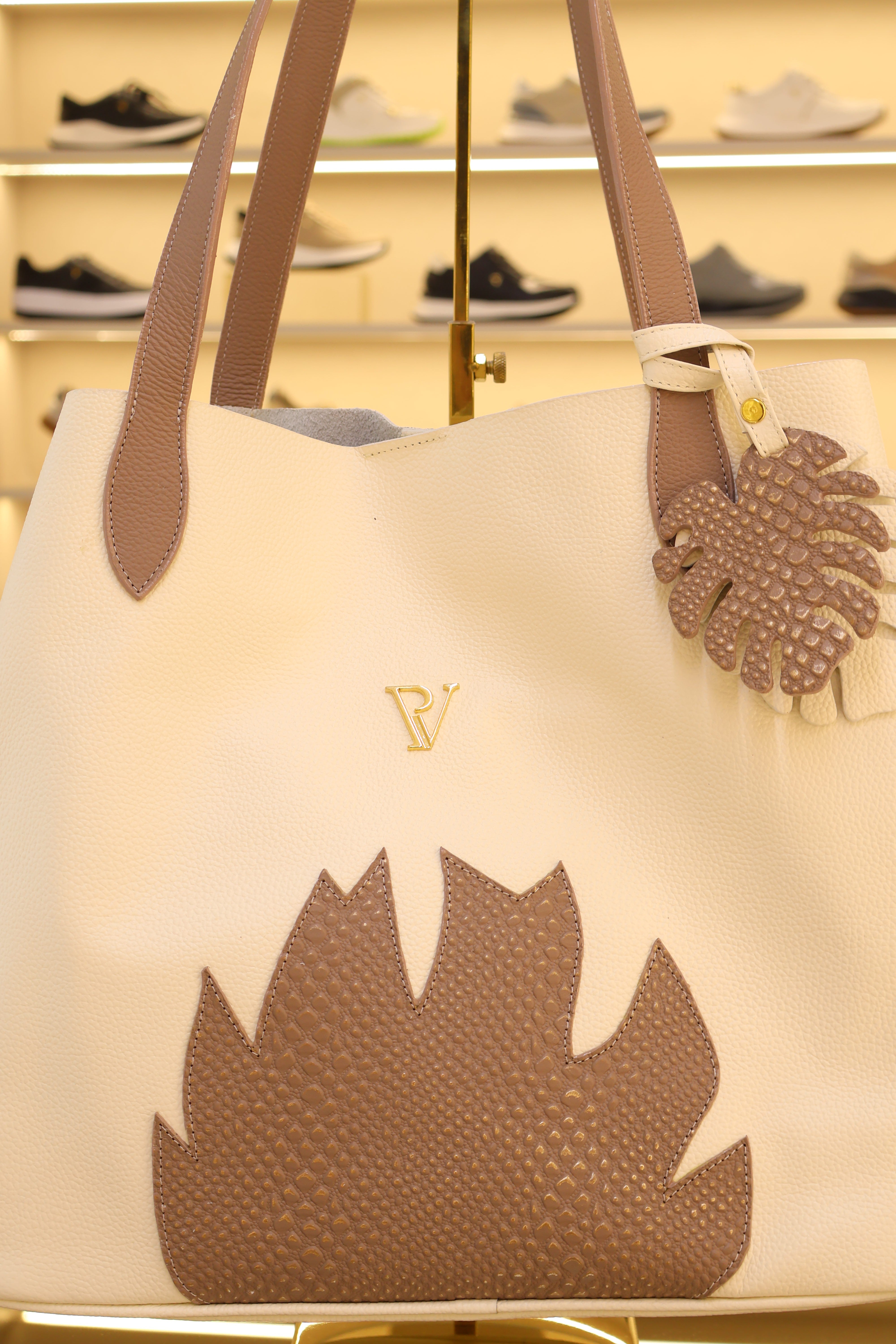 Bolso en cuero Savage Luxe
 Talco x nude