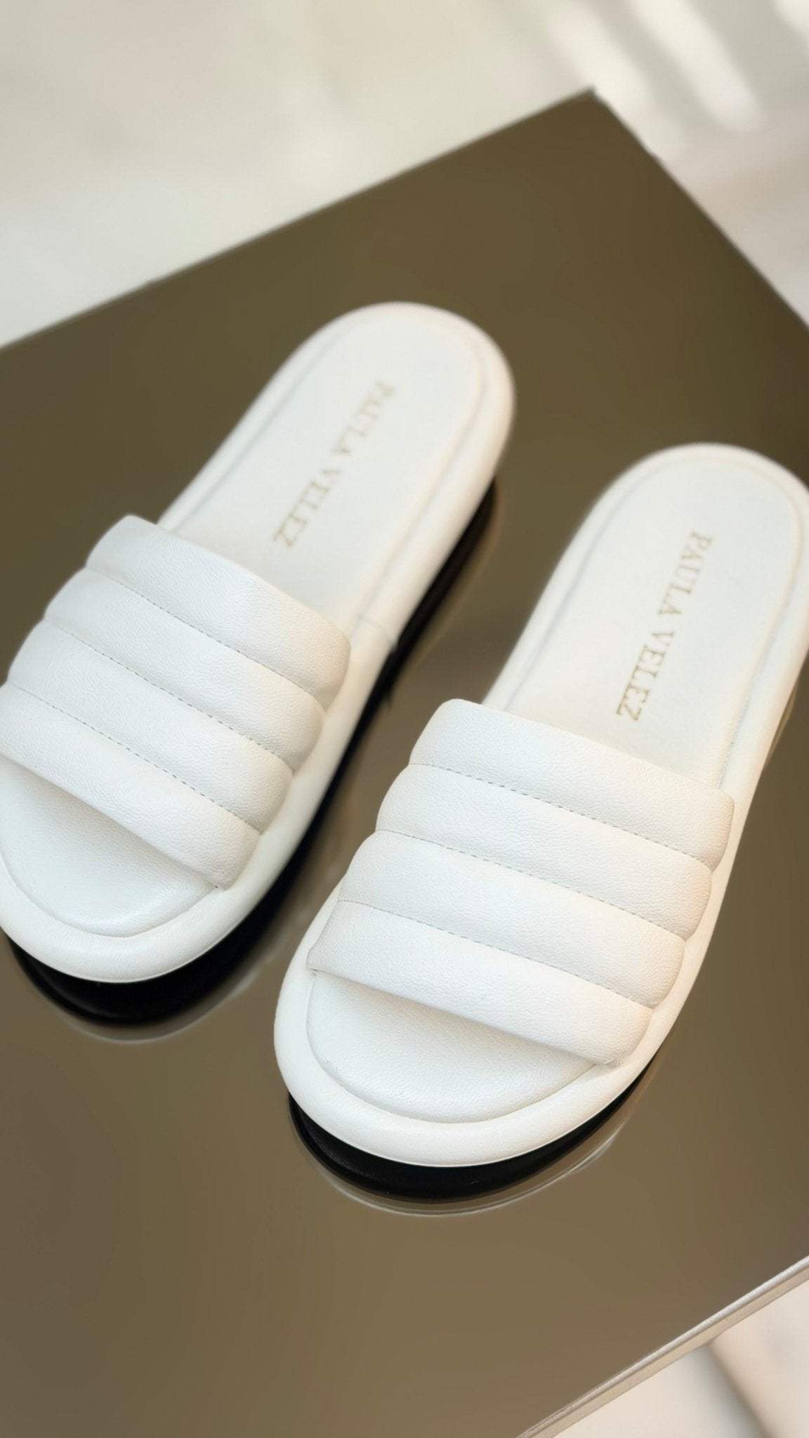 Sandalias Aura Talco en Cuero - PAULA VELEZ