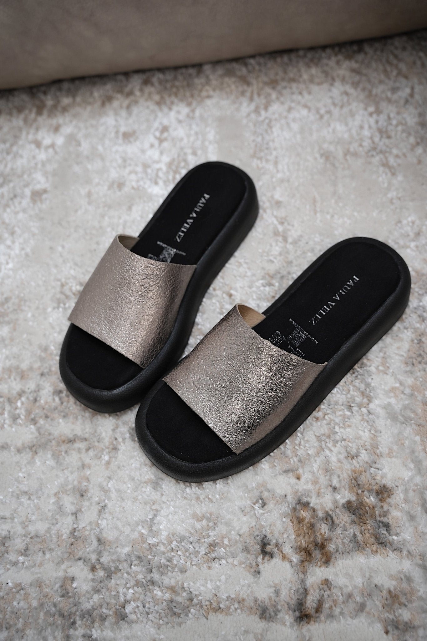 Sandalias en cuero plateado para mujer - Paula Vélez - PAULA VELEZ