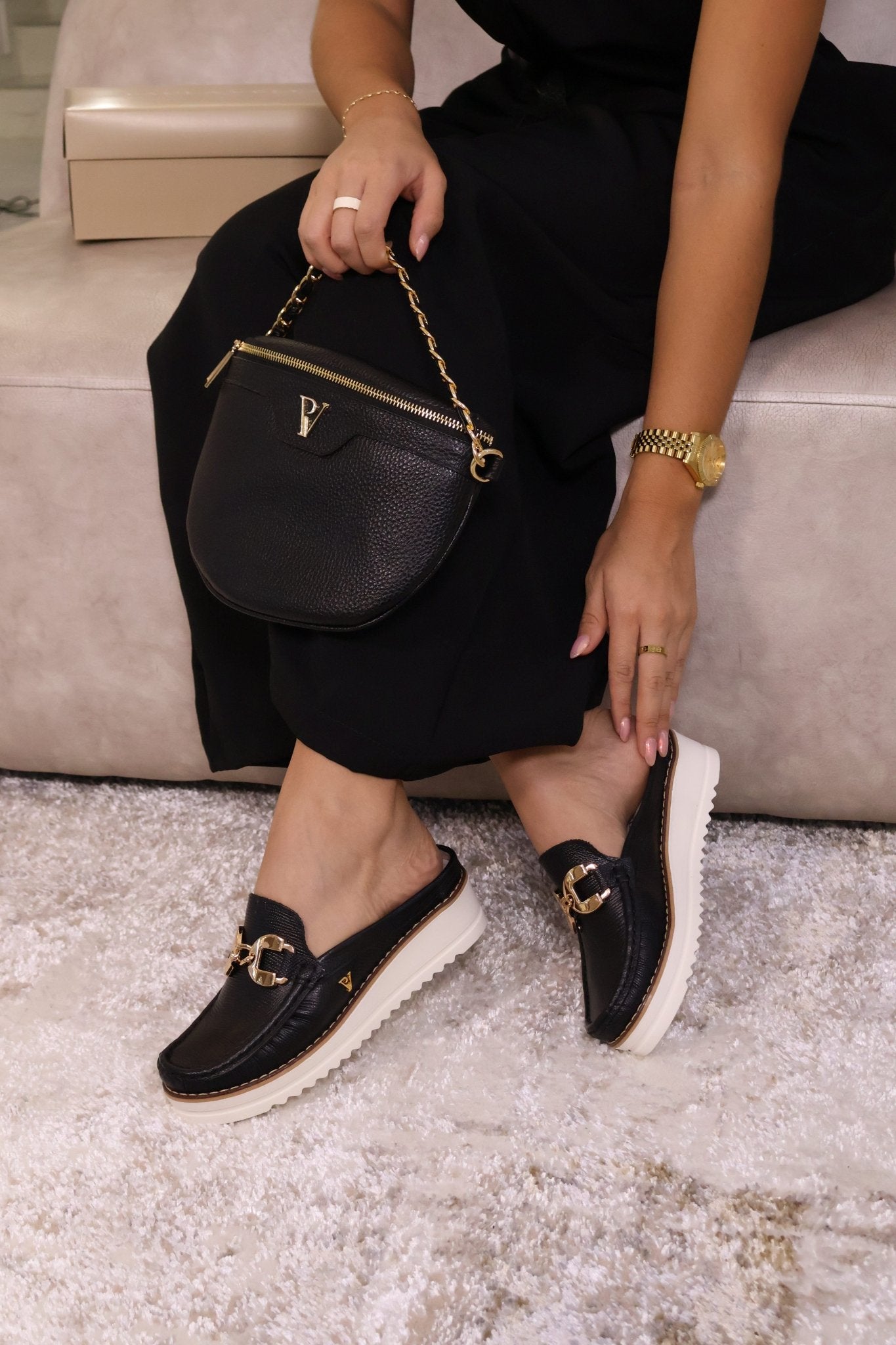 Sueco Cleo Soft Gold Negro - PAULA VELEZ