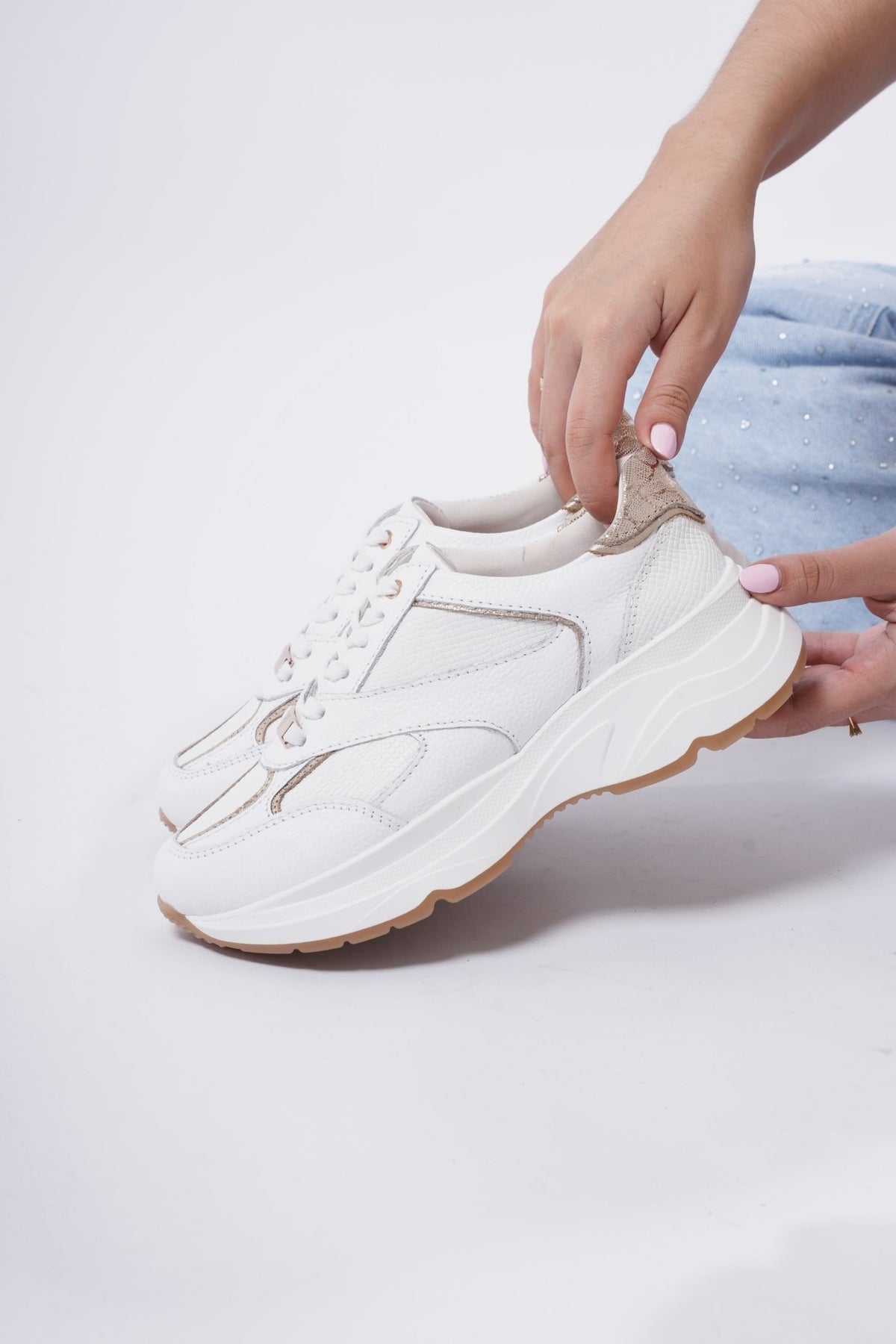 Tenis Boreal blanco oro en cuero para mujer - PAULA VELEZ