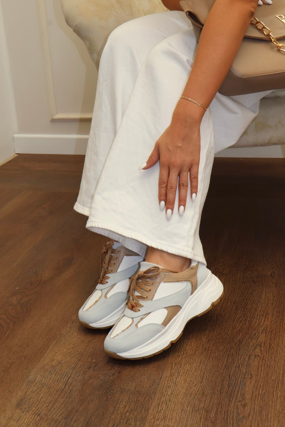 Tenis Boreal Taupe Gamuza Gris en Cuero - PAULA VELEZ