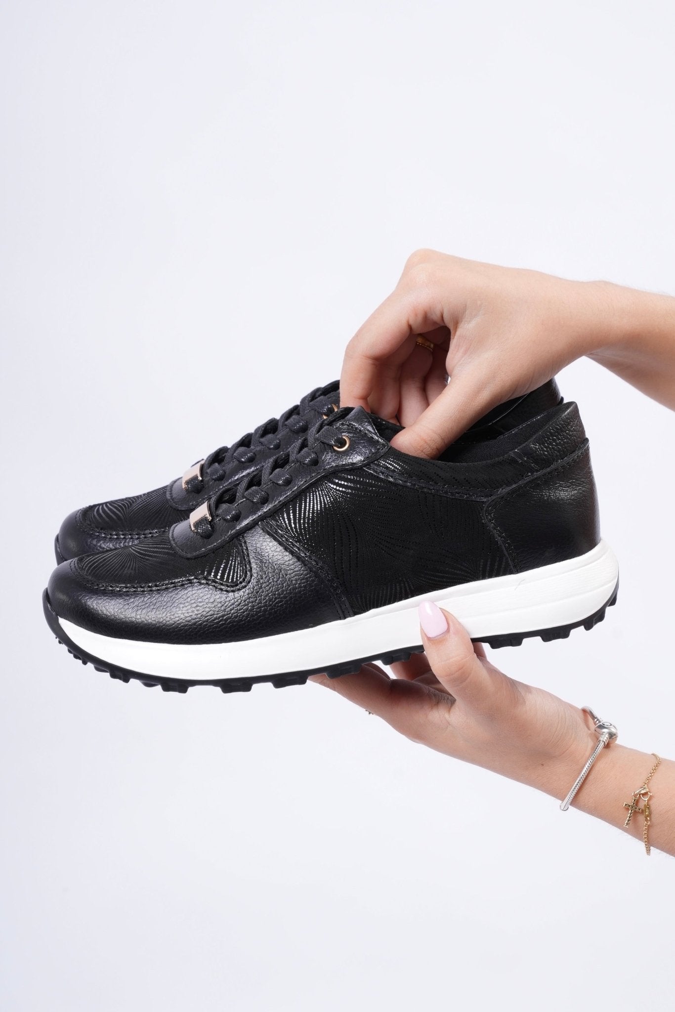 Tenis Chanel Negro Densa en Cuero - PAULA VELEZ