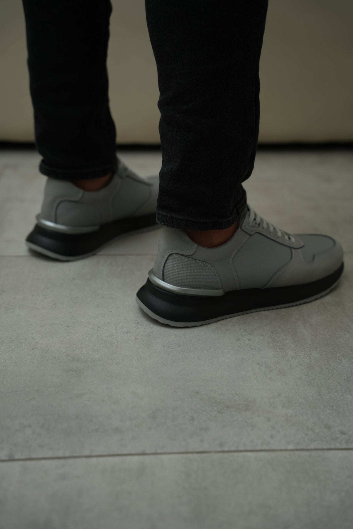 Tenis Dante en cuero gris para hombre - Paula Vélez - PAULA VELEZ