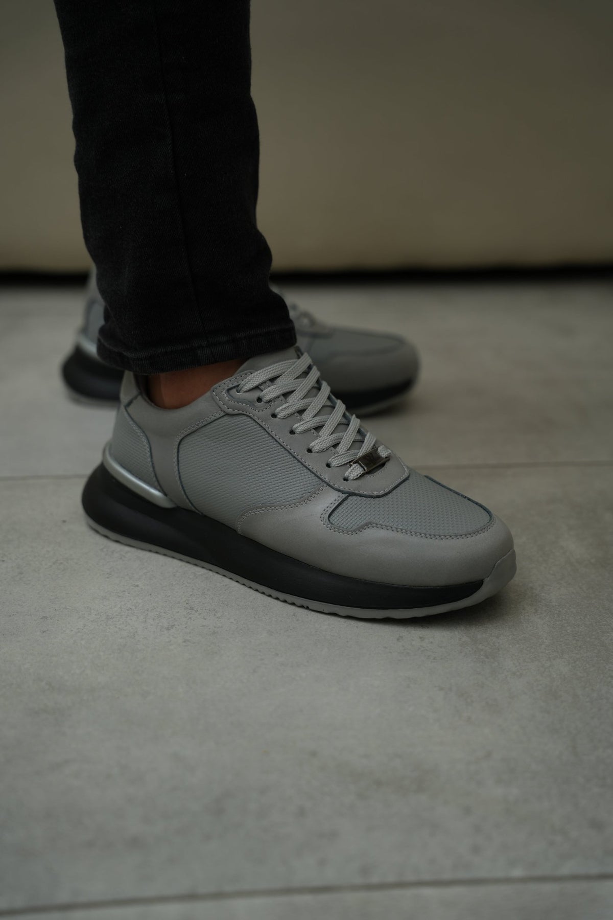 Tenis Dante en cuero gris para hombre - Paula Vélez - PAULA VELEZ