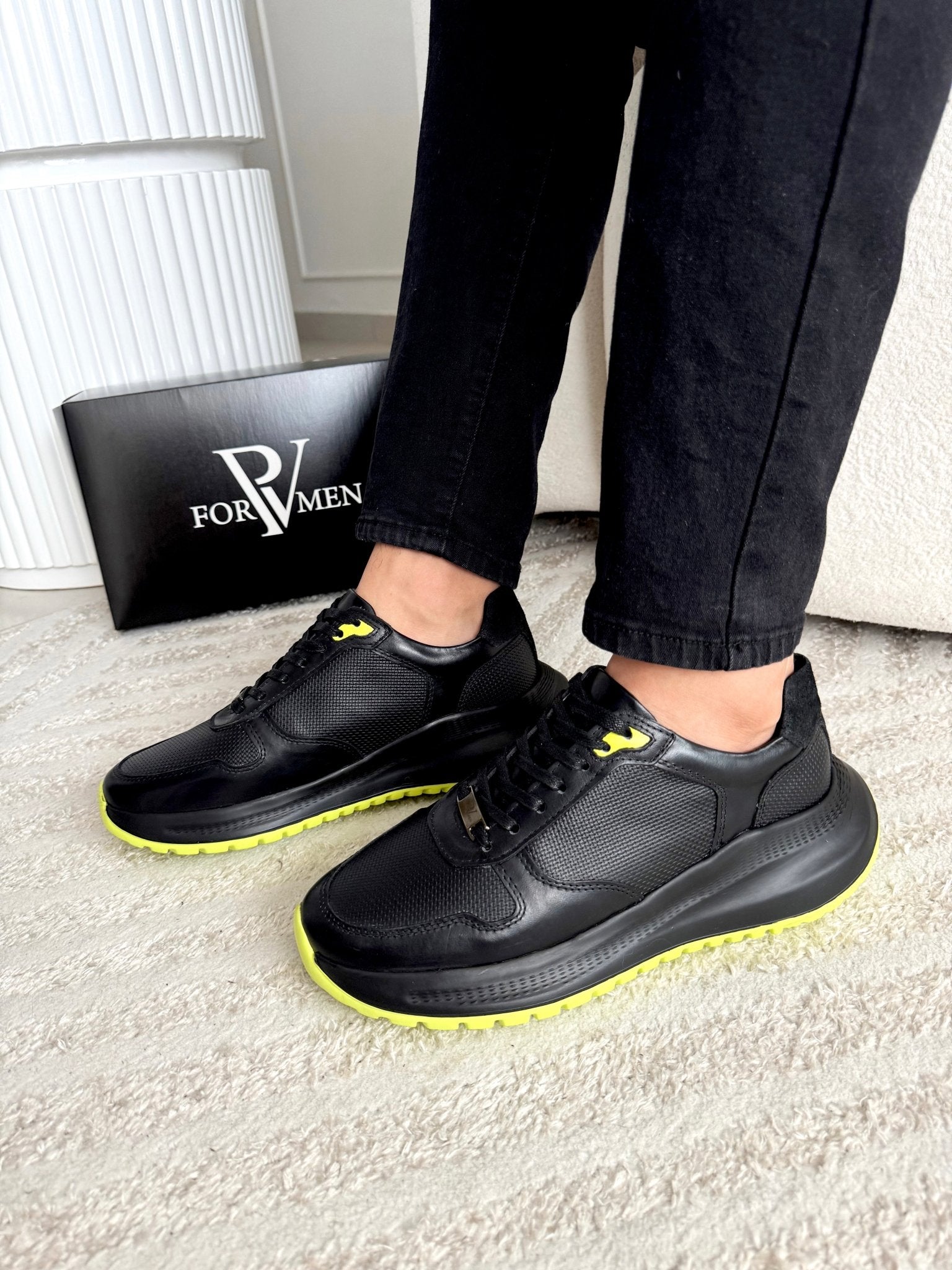 Tenis de hombre Dante negro neón en cuero - PAULA VELEZ