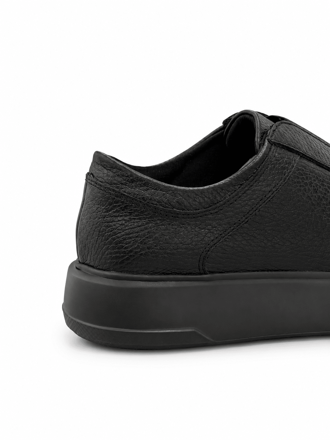 Tenis en cuero negro con elástico para hombre - PAULA VELEZ