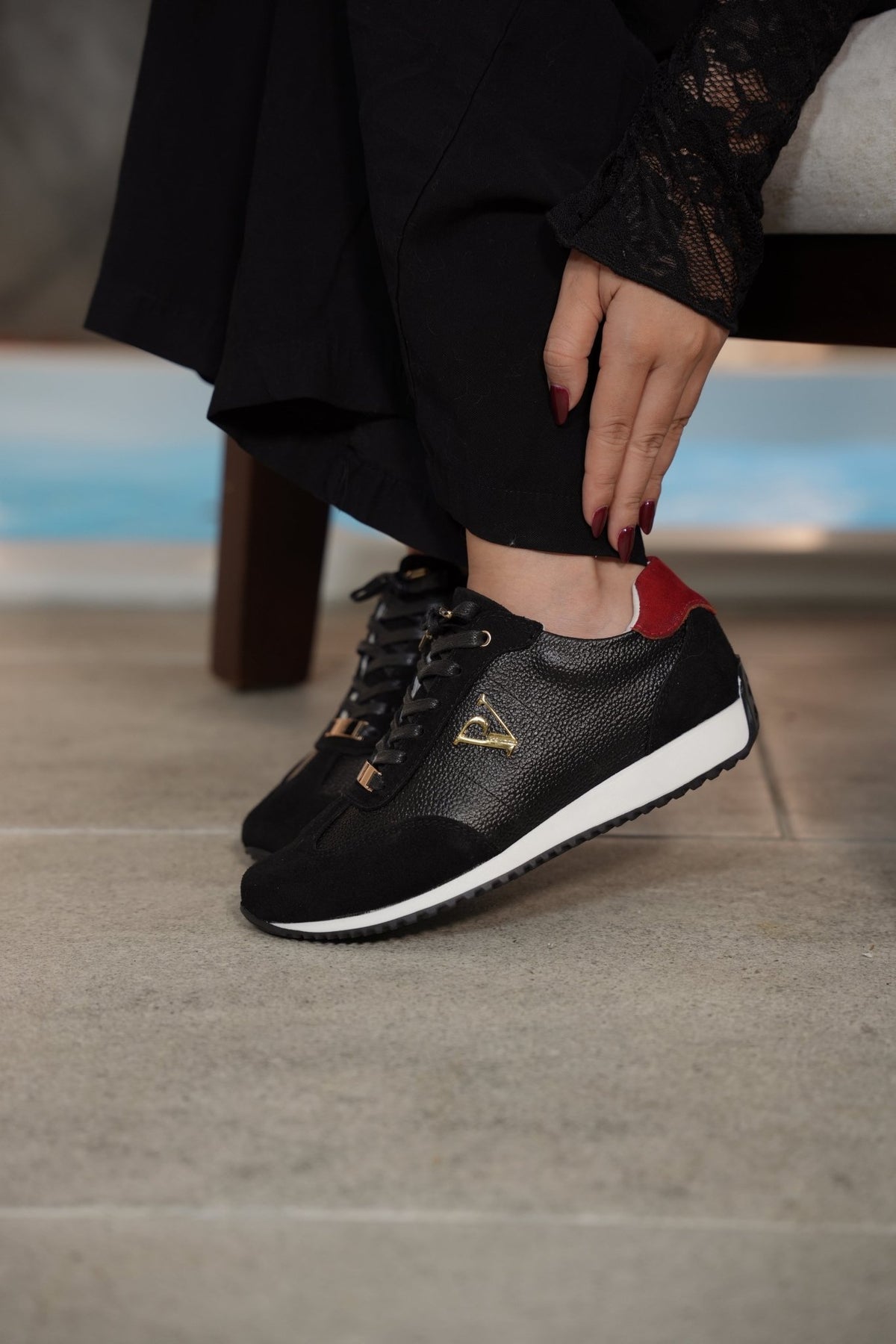Tenis Milán Negro Rojo tom en cuero - PAULA VELEZ