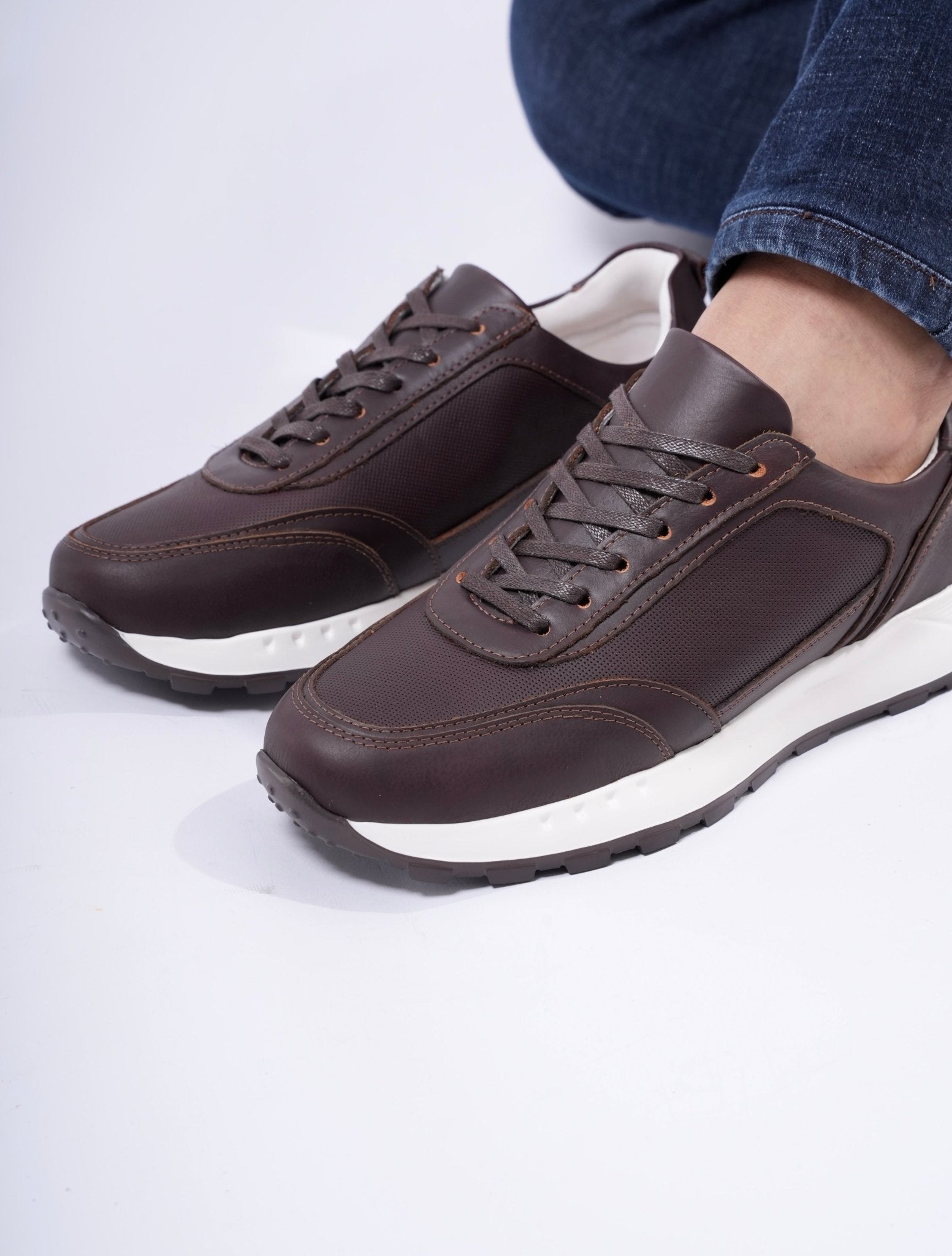 Tenis Origen café en cuero para hombre - PAULA VELEZ