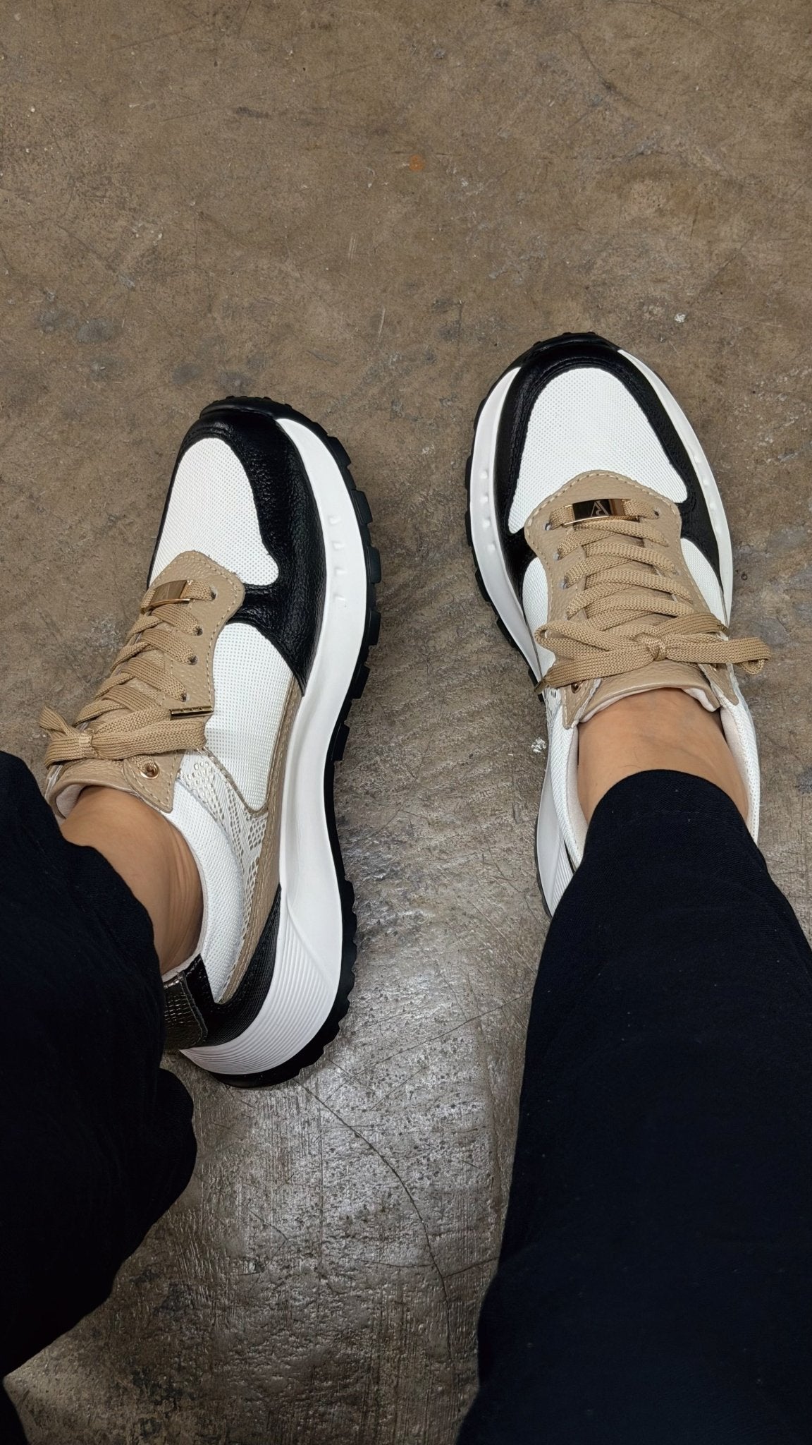 Tenis Romeo Negro Marfil en Cuero - PAULA VELEZ