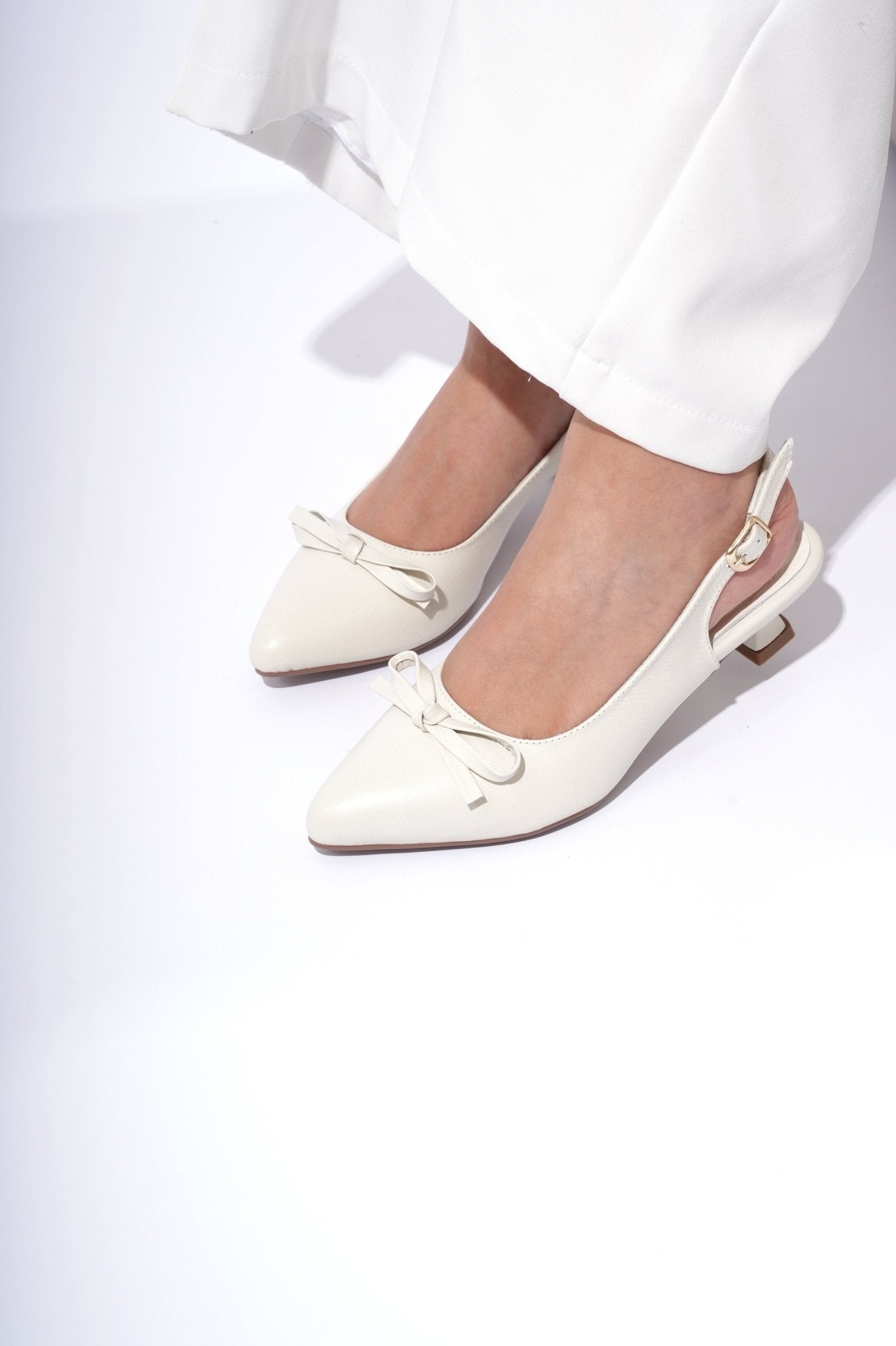 zapatilla puntuda Nohelia talco - PAULA VELEZ